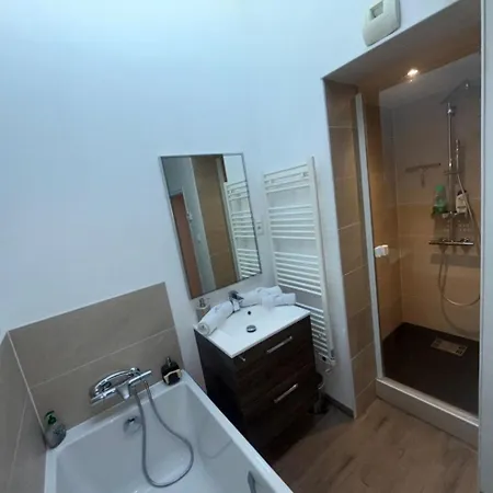 Dépendance Avec Billard à Proximité Zénith Rouen 3* Le Grand-Quevilly